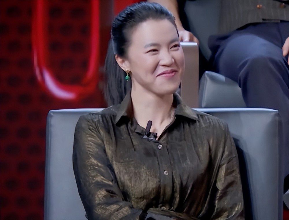 萧薇薇一听这话，激动不已的问道：这位先生，我爸爸和我哥哥真的放出来了吗？他们现在在哪里？那男人淡然道：我的人已经把他们安排好了，你们俩跟我走就行了。
